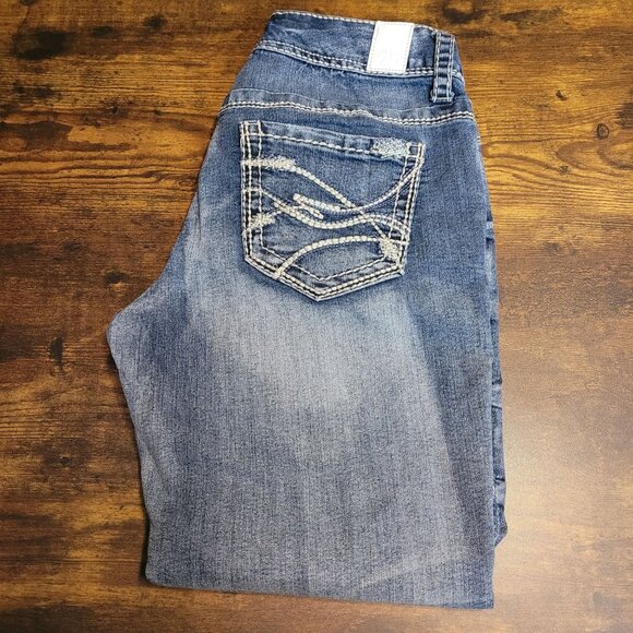 Maurices Jeans Size 8 Low Rise Capri Thick Stitch Medium Light Wash Stretch - Picture 3 of 10